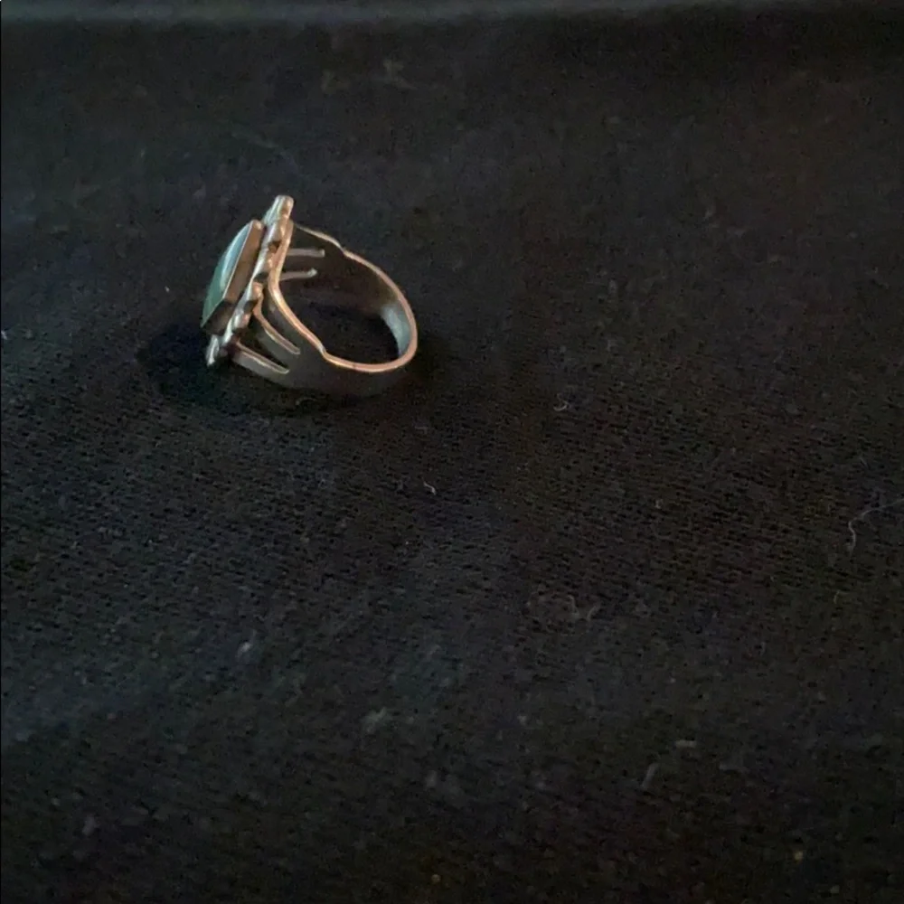 Vintage Silver and Turquoise Ring - Picture 6 of 8